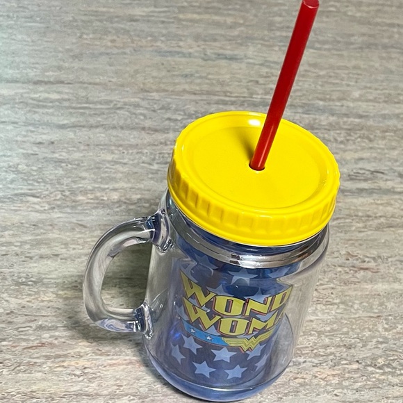 NWOT Wonder Woman plastic cup with straw. - Picture 3 of 8